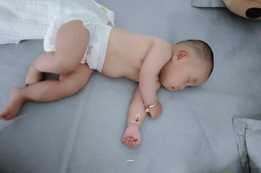 天津怀孕多久会显肚子